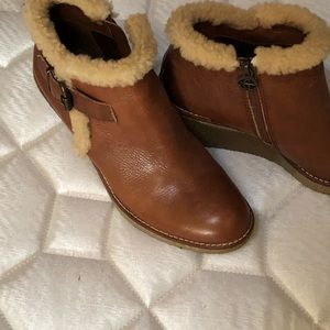 Ladies Sam Edelman ankle winter wedge boots in size 8.